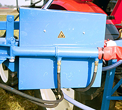 Hydraulikcylinder til at manøvrere armen frem og tilbage.